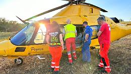 Cade dal secondo piano mentre gioca. Quattordicenne soccorso con l'elicottero
