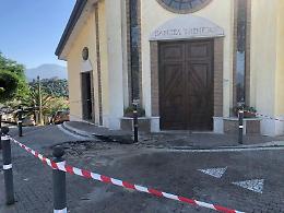 Tanica di benzina contro il portone del santuario. La Digos incastra gli attentatori