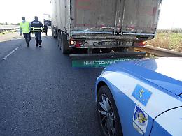La polizia controlla quaranta autotrenisti. Due guidavano sotto l'effetto di droghe