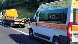 Tir investe e uccide un giovane operaio impegnato in un cantiere sull'autostrada A25