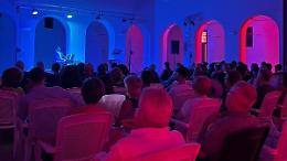 Teatro, sale l'attesa per l'ultima serata di "Chiostro in scena"