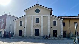 Prete eroe mette in fuga il ladro armato di cesoia