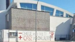 Chiesa imbrattata, scoppia il caso. Si cercano gli autori dell'atto vandalico
