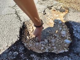 Strada da incubo alla Bagnara. Nuovo appello dei residenti