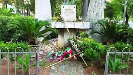 Vandali alla villa comunale, Raid al monumento di Marandola