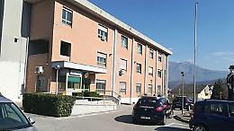 Aggressioni continue alla madre. E una gamba rotta. Fratelli violenti via da casa
