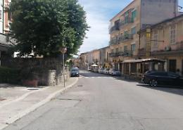 Ladri in azione in via Campidoglio. Magro il bottino