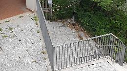 Morta dopo la caduta nel dirupo. Indagati il sindaco e un tecnico
