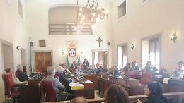 Botta e risposta Pompeo-Fiorletta. E il consiglio s'infiamma