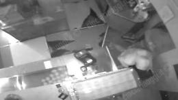 Furto al bar caffè Palace. I ladri fuggono con la cassa