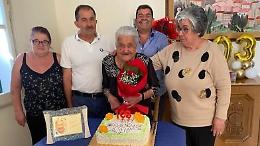 Nonna Giulia spegne 103 candeline. Grande festa in famiglia