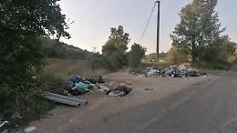 Discariche abusive e inquinatori senza freni. La Macchia assediata