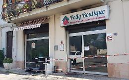 Incendio in un negozio in via Marittima. Paura e danni ingenti