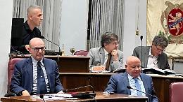 Mozione di sfiducia e revoca delle deleghe. Partita a scacchi in maggioranza