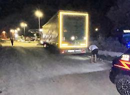 Sosta selvaggia dei tir in via Ristretto. Torna la protesta