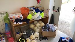 Baby vandali al campo sportivo. Danni alla struttura