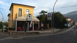 Furto lampo. Sfondano la porta di ingresso e svaligiano una tabaccheria