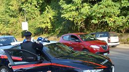 Tenta di prelevare danaro con carte di credito rubate. Arrestato ventiduenne