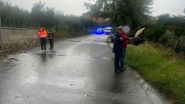 Maltempo, strade allagate e smottamenti: divelto un palo Telecom