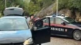 Tentano il furto in un'abitazione e vengono inseguiti dai carabinieri
