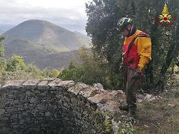 Bovino scivola in un pozzo di sei metri. Lunga operazione di salvataggio dei vigili del fuoco