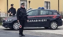 Neomaggiorenne alla guida senza patente passa contromano davanti alla caserma
