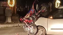 Incidente tra una moto da cross e un furgoncino. Ferito un giovane di diciassette anni