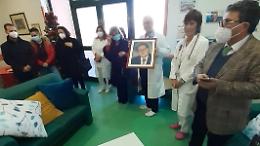 Un anno senza il dottor Ciro D'Ambrosio. Donato un quadro in ricordo