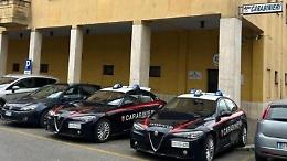 Aggrediscono la barista, il titolare e danneggiano il locale