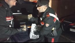 Viaggiavano in auto con venti panetti di hashish: arrestati due giovani studenti