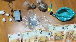 Cocaina e marijuana in casa. Ventiduenne arrestato per spaccio