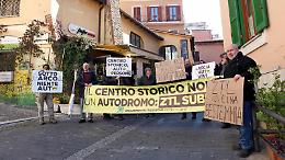 «Stop alle auto». Flashmob  durante l'inaugurazione del Vittoria