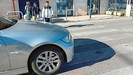 Le auto corrono e la segnaletica è inesistente. A rischio la sicurezza