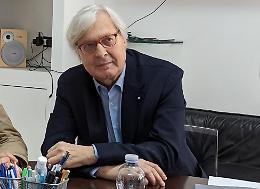 Sgarbi, dimissioni in altalena. Bordata al Pd e richieste sul compenso