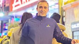 Il maestro Fabio Colajanni suona sul palco di Sanremo