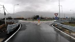 Rubata la centralina. I ladri lasciano la rotatoria al buio