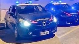 Rubano soldi, gioielli e un fucile. Bottino da 5.000 euro