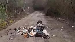 Lo “Stivale” pattumiera. Rifiuti abbandonati in mezzo alla strada