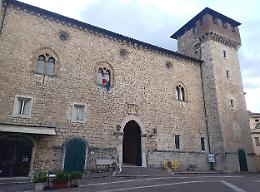 Il Comune va in convento, sì al trasloco