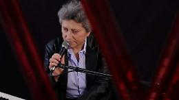 Maria Teresa Reale presenta il suo primo singolo "Madre"