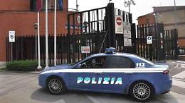 Chiede l'elemosina importunando gli utenti della stazione: scatta il Daspo Urbano