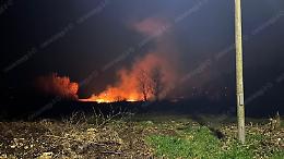 Vasto incendio in località Rio Carpello. In fiamme un Canneto