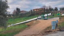 Abbattuta l'antenna 5G. Indagini in corso
