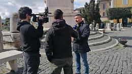 Dodicenne pestato in piazza. Le parole della mamma: «Il branco contro un bambino»