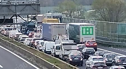 Incidente in A1. Tamponamento tra cinque auto 