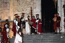 Stasera la Via Crucis. Figuranti di ogni età per rievocare la salita al Golgota