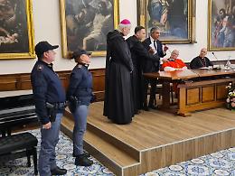 La polizia di Stato consegna alle diocesi l'olio di Capaci