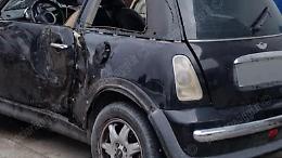Escono fuori strada con l'auto e finiscono contro un muretto: feriti quattro giovani