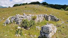 Escursionisti lasciati a piedi. Tagliate le gomme dell'auto