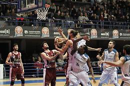 Basket A2 - Ferentino verso l'anticipo serale a Latina: serve una vittoria per inseguire i playoff